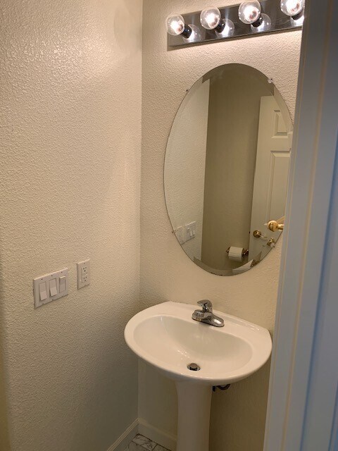 Building Photo - 4-Bedroom Danville Home in Quiet Cul-De-Sac | Prime Tassajara Location Top Schools