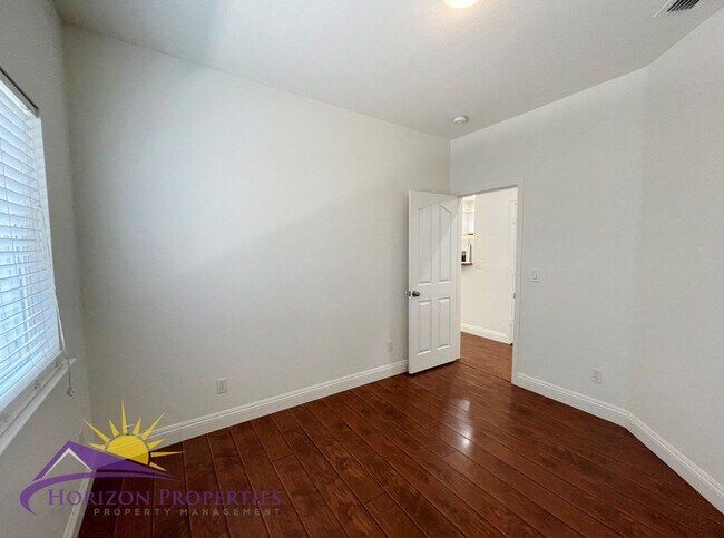 Building Photo - Spacious 5 Bed 3 Bath 2,136 Sq. Ft. Sheldo...