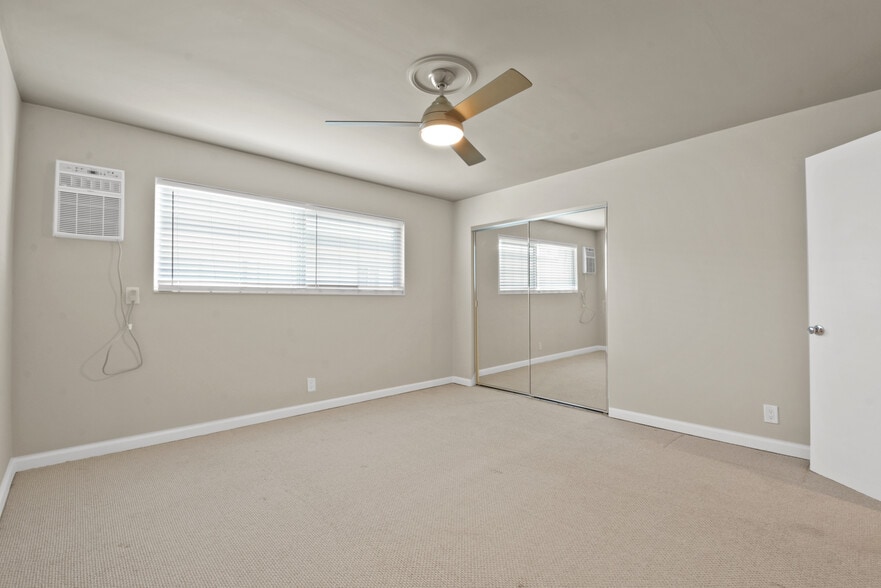 Bedroom - 14075 Ash St