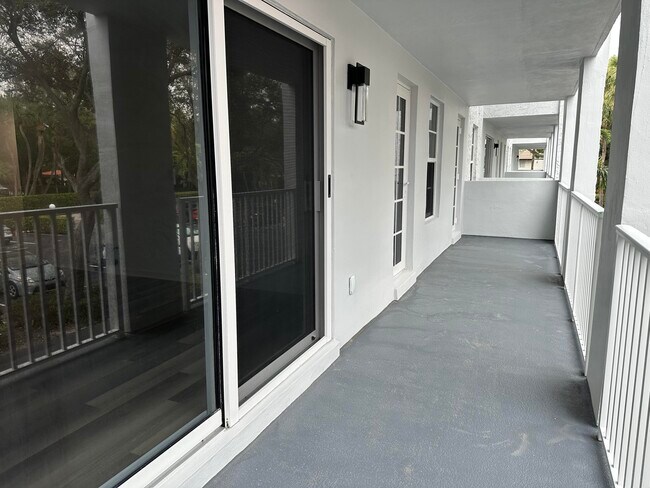 Building Photo - 950 Ponce De Leon Rd