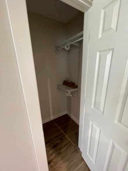 Building Photo - 533 Bluff Ct