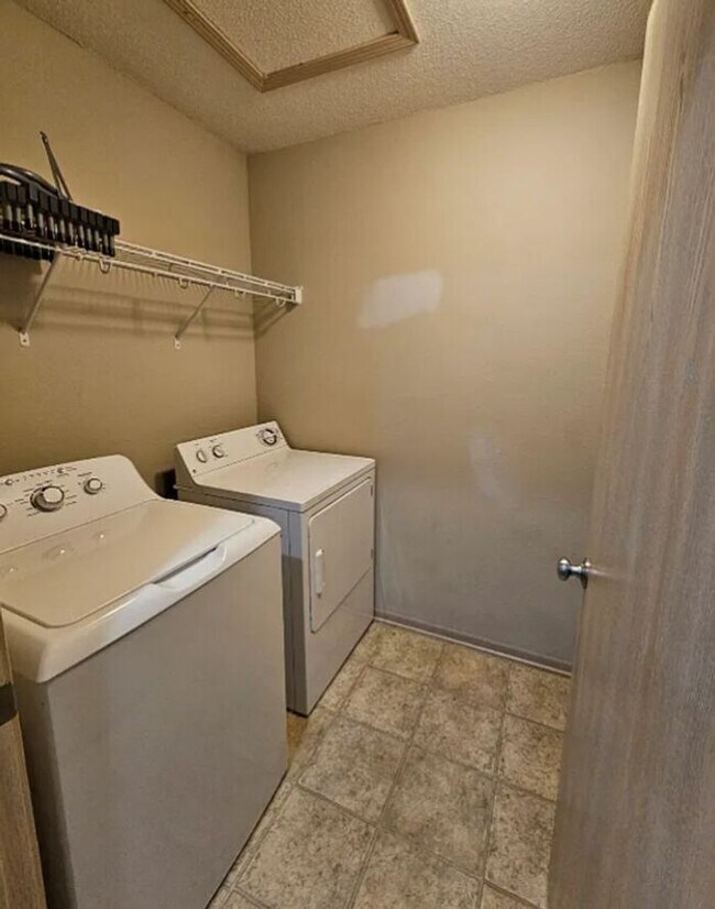 Building Photo - Great Location!!!!