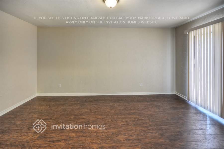 Building Photo - 1711 St James Dr