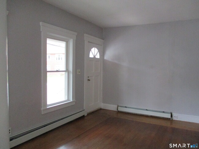 Building Photo - 105 Woodstock Ave