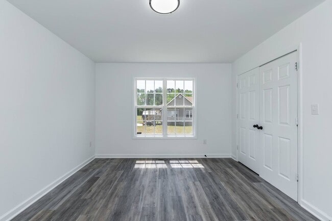 Building Photo - Beautiful Updated Home!