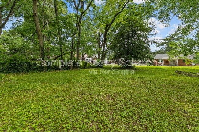 Building Photo - 6127 Lucille Ave