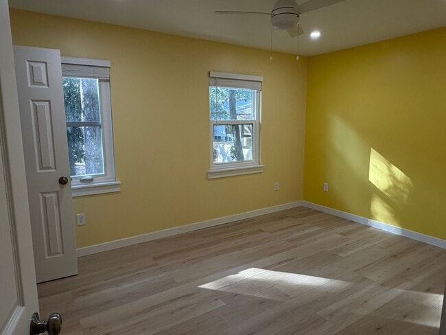 Building Photo - Updated Townhouse on the North End of Hilton Head