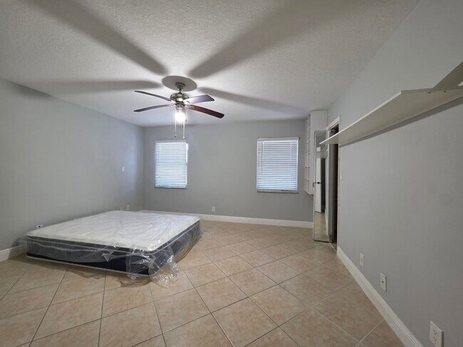 Building Photo - 9460 SW 61st Way