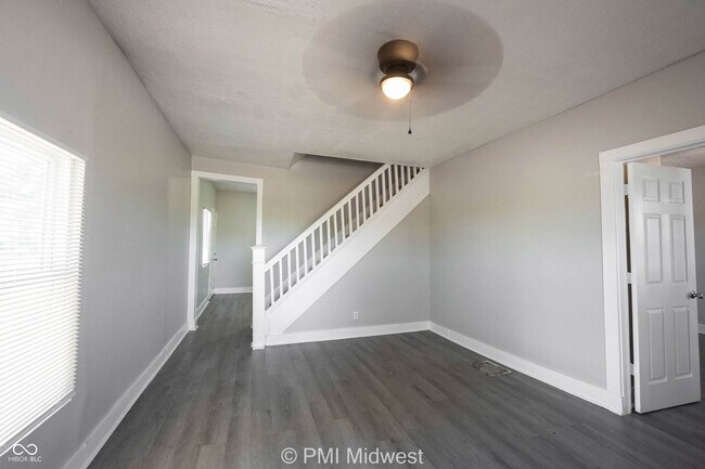 Building Photo - 445 W 29th St