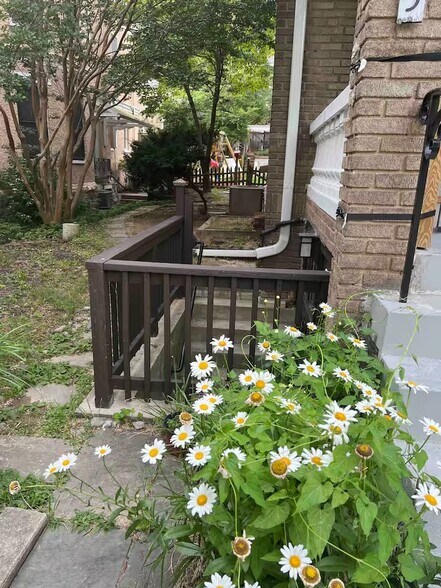 Building Photo - 2935 Tilden St NW