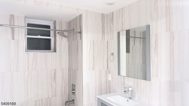 Building Photo - 549 Palisade Ave