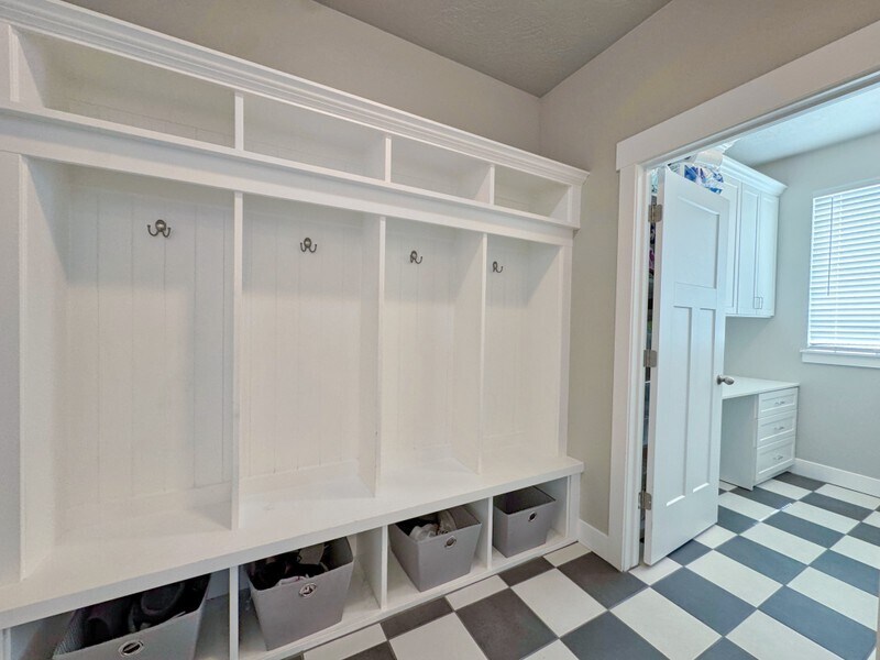 Building Photo - 3687 S Spinnaker Bay Dr