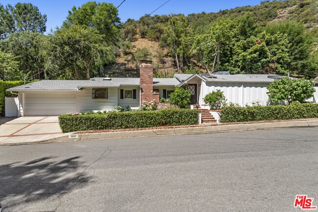 Building Photo - 3933 Mandeville Canyon Rd