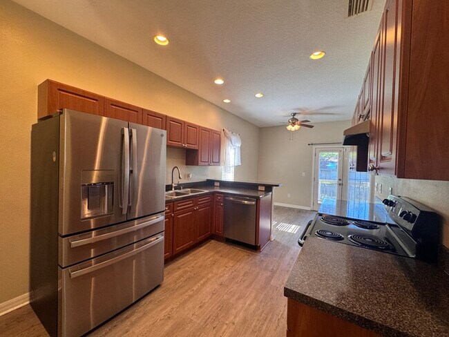 Building Photo - Charming 3-Bedroom Home with Modern Update...