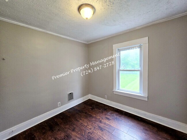 Building Photo - 1023 Negley St