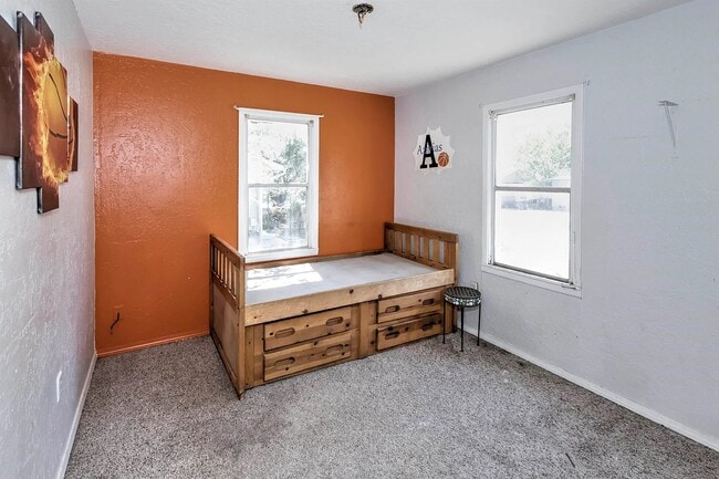 Building Photo - 606 N I St