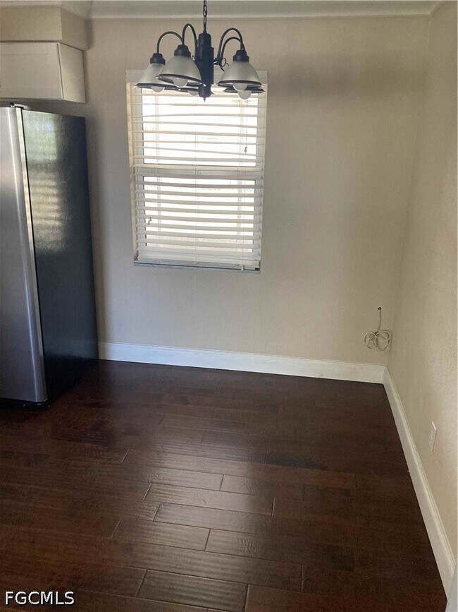 Building Photo - 724 Sesame Ct