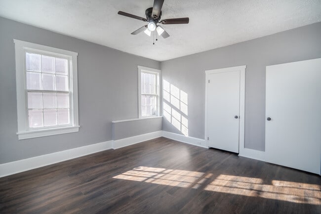 Building Photo - 934 Grand St