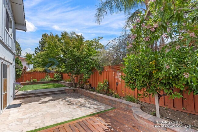 Building Photo - 5016 Wembley Ct