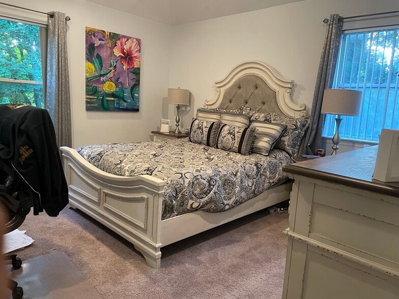 Master Bed - 20 Leeward Ln