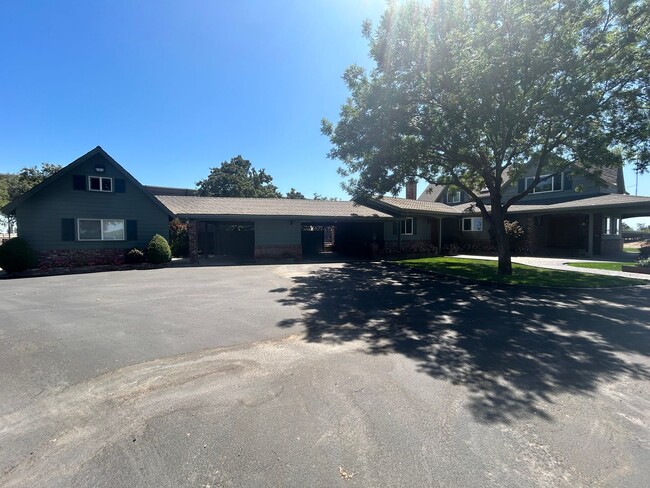 Primary Photo - Country home with inground pool/spa. Pool ...