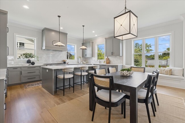 Building Photo - 1118 Pin Oak Dr