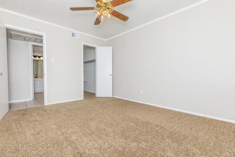 Building Photo - 4645 Ocean Dr