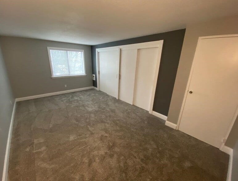 Building Photo - 7 Village Hill Ln