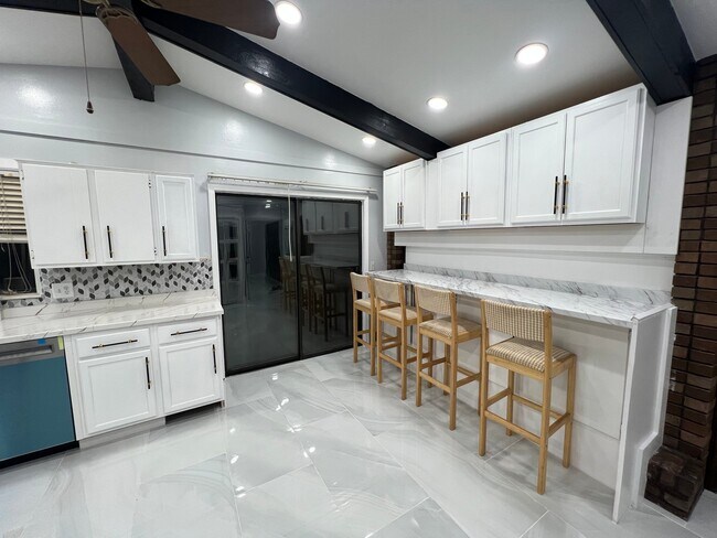 Building Photo - 43309 Westview Dr