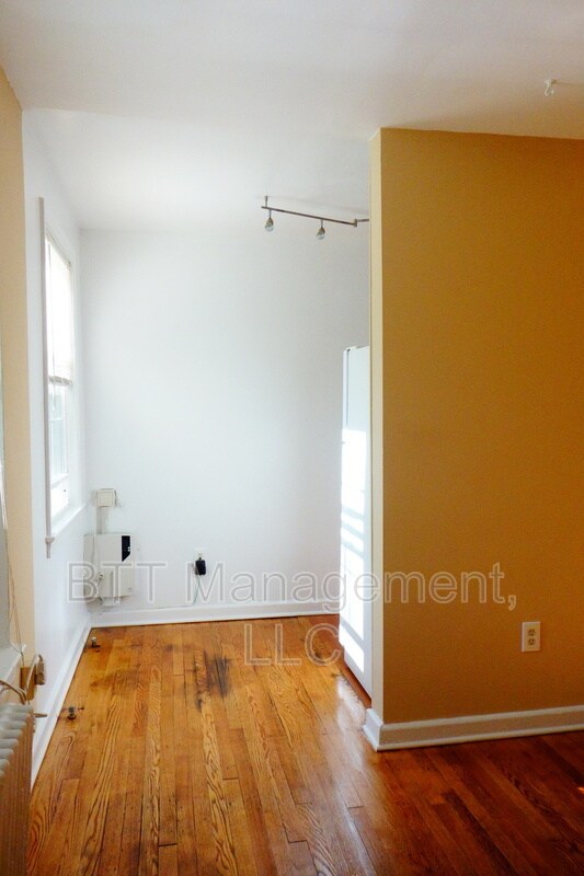 Building Photo - 8400 Greenwood Ave