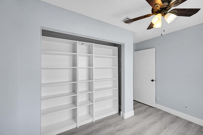 Building Photo - 7306 Michigan Isle Rd