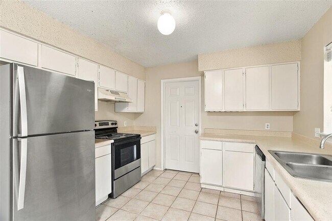 Building Photo - 902 Park Village Cove