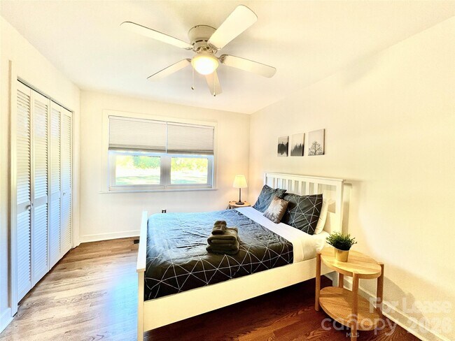 Building Photo - 2931 Belmeade Dr