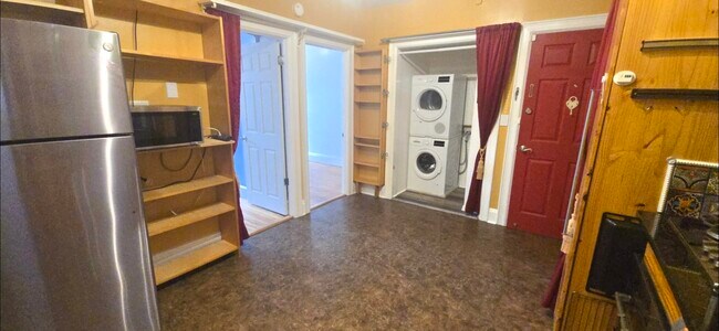 Building Photo - 519 Avenue A