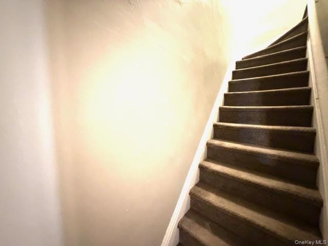 Building Photo - 37 Riverside Dr