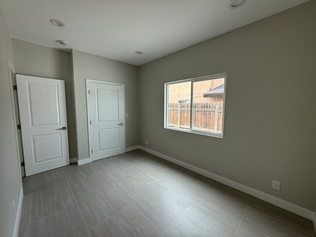Building Photo - 323 S Kroeger St