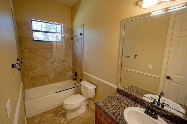Building Photo - 1720 Brackenhurst Pl