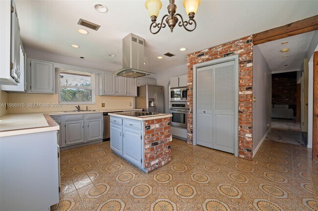 Building Photo - 11400 NW 19th St