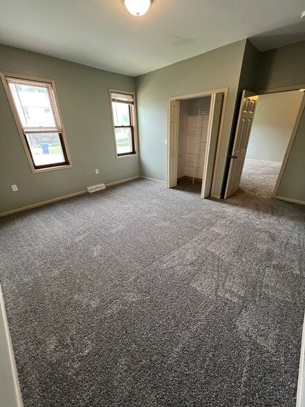 Building Photo - 812 Chicago Ave