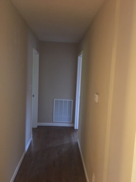 Building Photo - $500 move in special!-$500 off the first month's rent. A must see 3/2 charming brick ranch with a...