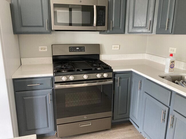 Newer Stove - 343 Westmore Meyers Rd