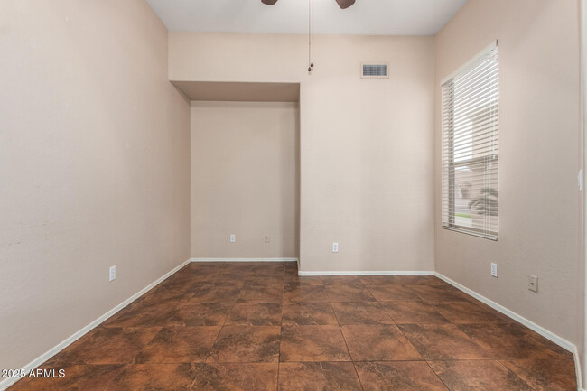 Building Photo - 6923 W Lone Cactus Dr