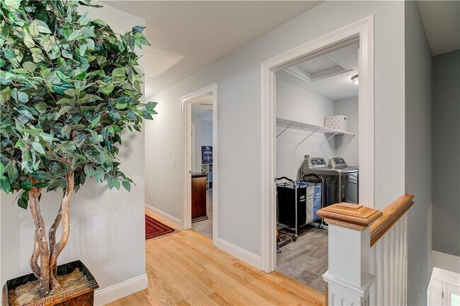 Building Photo - 142 Ferreira Ave