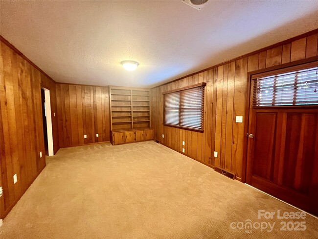 Building Photo - 294 Spicewood Cir