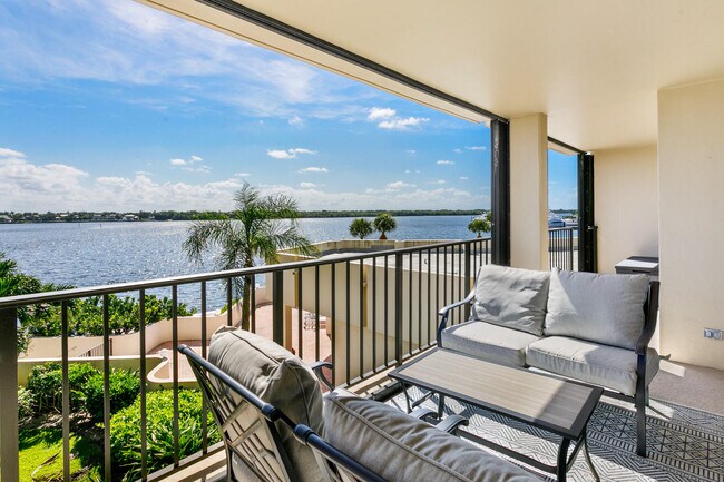 Building Photo - 130 Lakeshore Dr