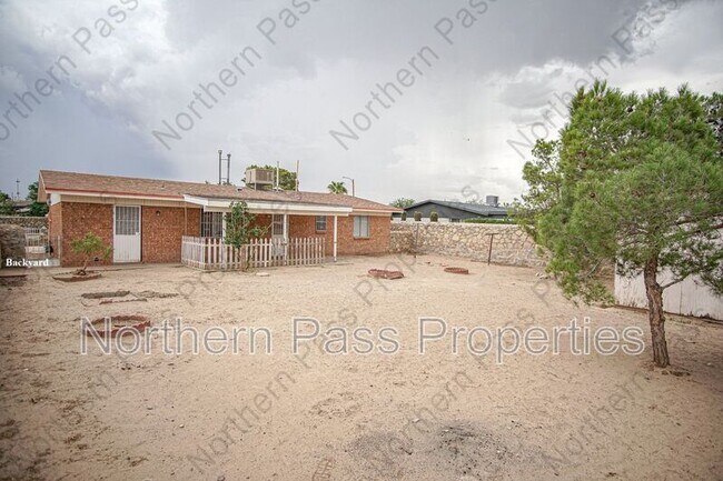 Building Photo - 8548 Arboleda Dr