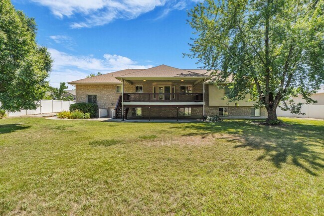 Building Photo - Spacious 5 Bed Kaysville Home with 3-Car Garage