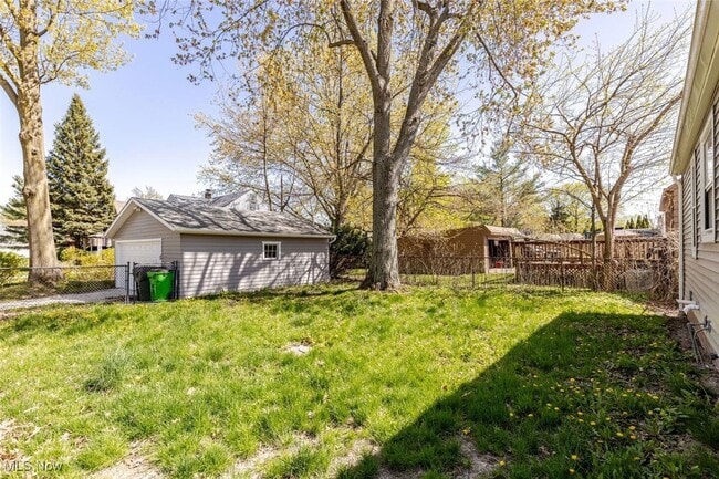 Building Photo - 475 E 250th St