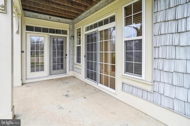 Building Photo - 13930 Greendale Dr