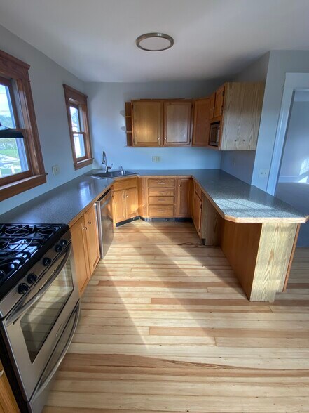 Building Photo - 51 Buckthorne Ave